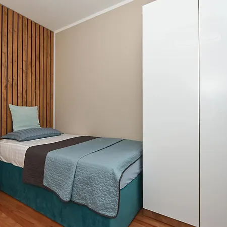 Wisibada アパート トロギール