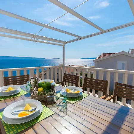 Wisibada アパート トロギール